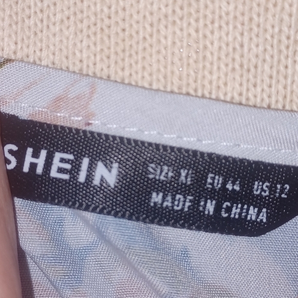 Shein- Floral Short Sleeve Blouse- W Sz 12 - Picture 5 of 6